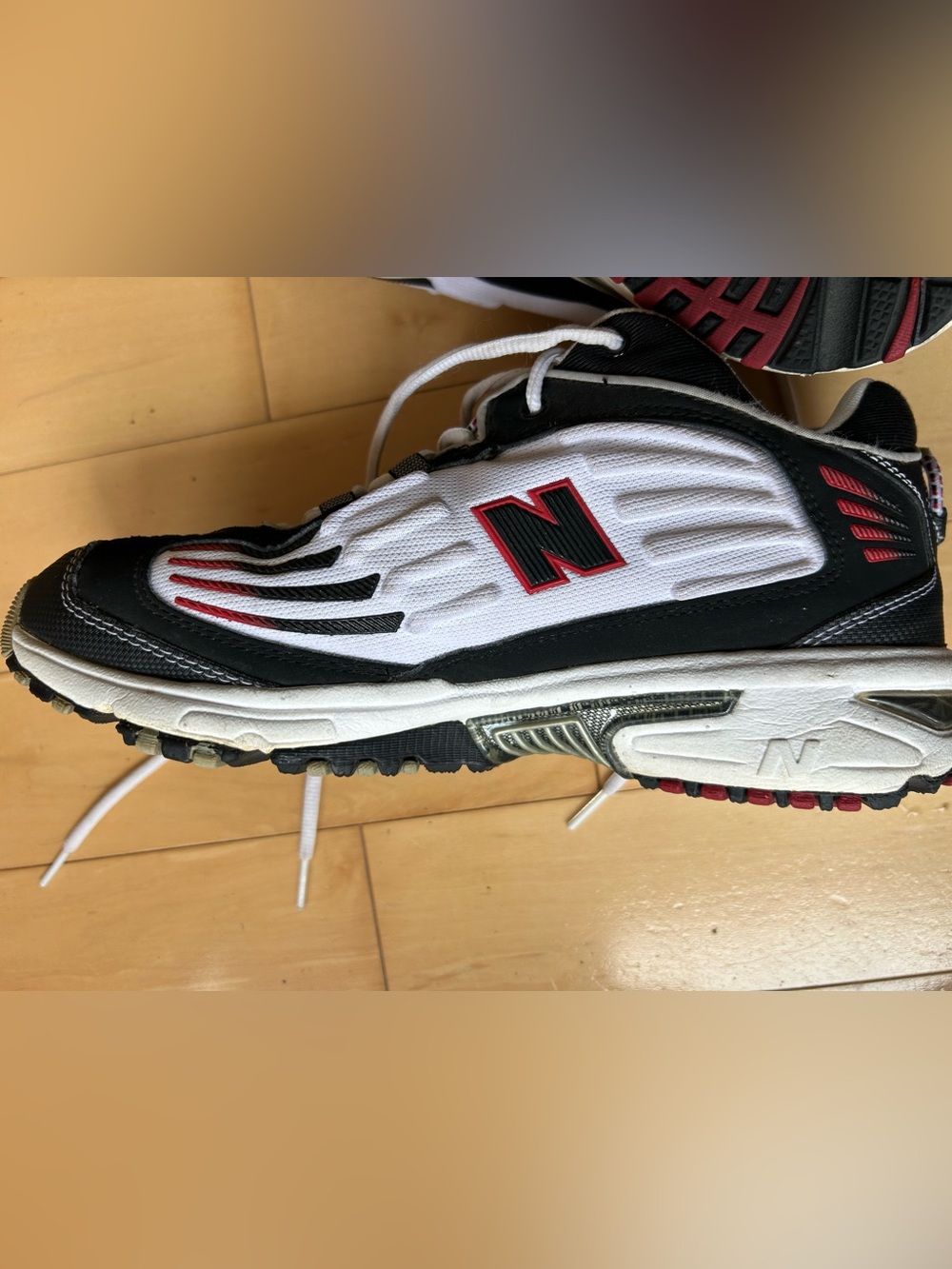 New Balance 894 White Black & Red Athletic Running Shoes